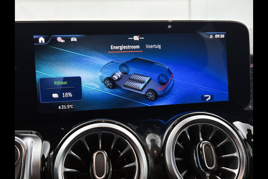 Mercedes-Benz EQB 250+ Business Solution Luxury 71 kWh | Panoramaschuifdak | Smartphone integratie | Extra USB-poorten | Stoelverwarming | Sfeerverlichting | Easypack achterklep | Dodehoekassistent |
