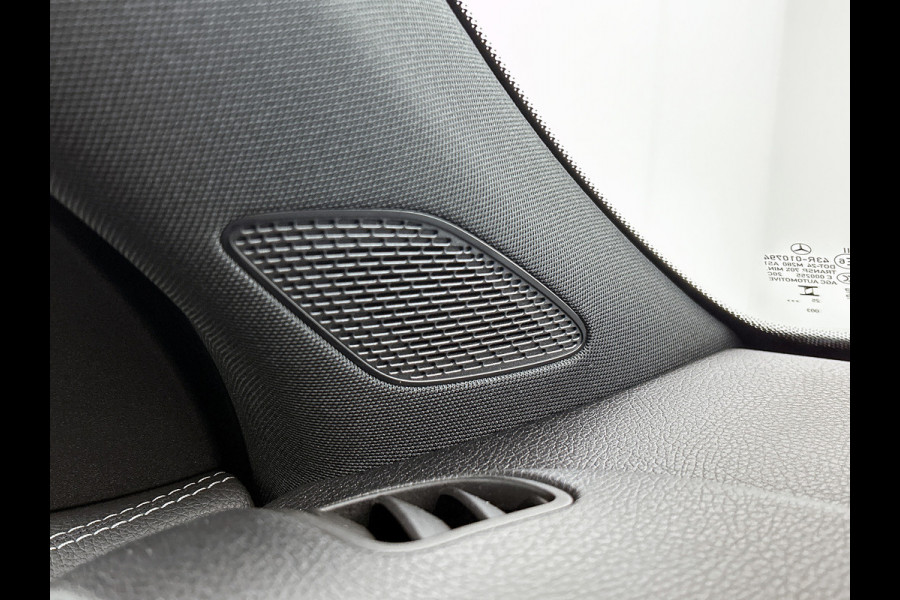 Mercedes-Benz EQB 250+ Business Solution Luxury 71 kWh | Panoramaschuifdak | Smartphone integratie | Extra USB-poorten | Stoelverwarming | Sfeerverlichting | Easypack achterklep | Dodehoekassistent |