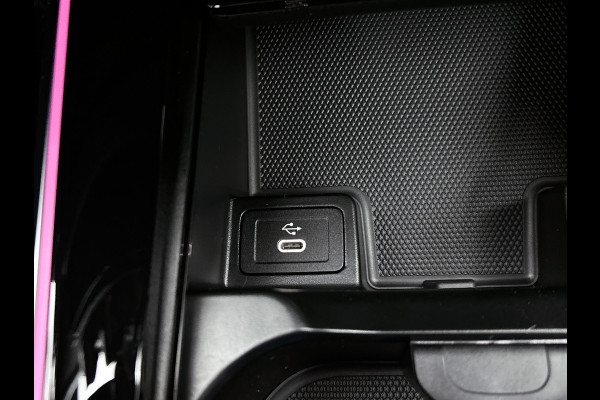 Mercedes-Benz EQB 250+ Business Solution Luxury 71 kWh | Panoramaschuifdak | Smartphone integratie | Extra USB-poorten | Stoelverwarming | Sfeerverlichting | Easypack achterklep | Dodehoekassistent |