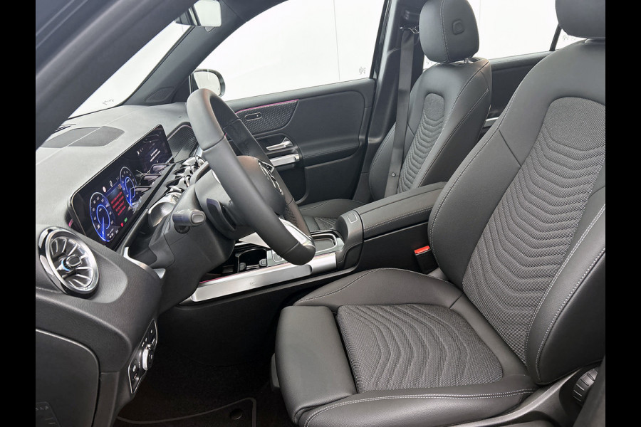 Mercedes-Benz EQB 250+ Business Solution Luxury 71 kWh | Panoramaschuifdak | Smartphone integratie | Extra USB-poorten | Stoelverwarming | Sfeerverlichting | Easypack achterklep | Dodehoekassistent |