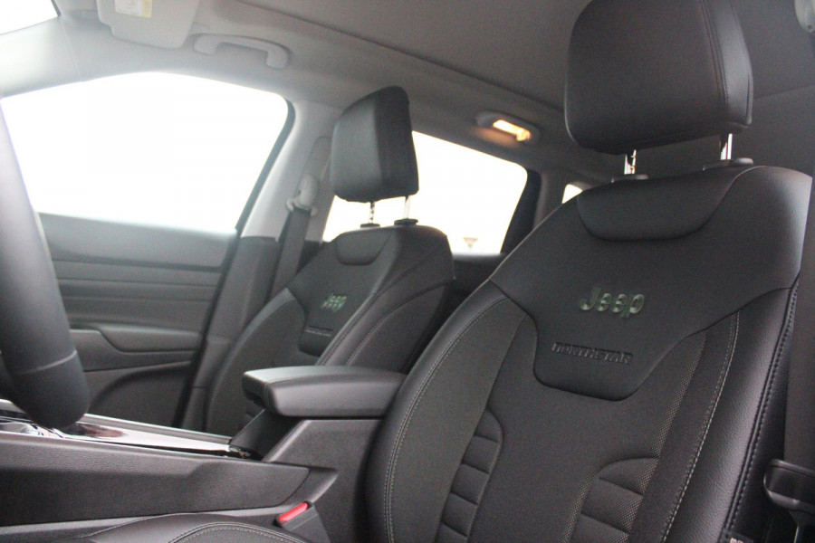 Jeep Compass 1.5T 145PK e-Hybrid NORTH STAR | SCHUIF/KANTEL DAK | UNIEKE KLEUR! "TECHNO GREEN" | WINTERPACK: STOEL/STUUR/PARKEERNSENSOREN/RUITENSPROEIER VERWARMBAAR | SAFETY PACK: 360° CAMERA/DODEHOEK BEWAKING/BUITENSPIEGELS MET INSTAPVERLICHTING | 10,1" TOUCHSCREEN MET NAVIGATIE/ADAPTIVE CRUISE CONTROL INCL LANE CENTERING ASSIST/VERKEERSBORDEN INFORMATIE/DRAADLOZE TELEFOONLADER/HANDSFREE ELEKTRISCH BEDIENBARE ACHTERKLEP | PREMIUM AUDIO SYSTEEM MET 9 SPEAKERS & SUBWOOVER "ALPINE" | KEYLESS ENTRY | DRAADLOZE APPLE CARPLAY/ANDROID AUTO | 18" LICHTMETALEN VELGEN | TWO TONE ZWART DAK |