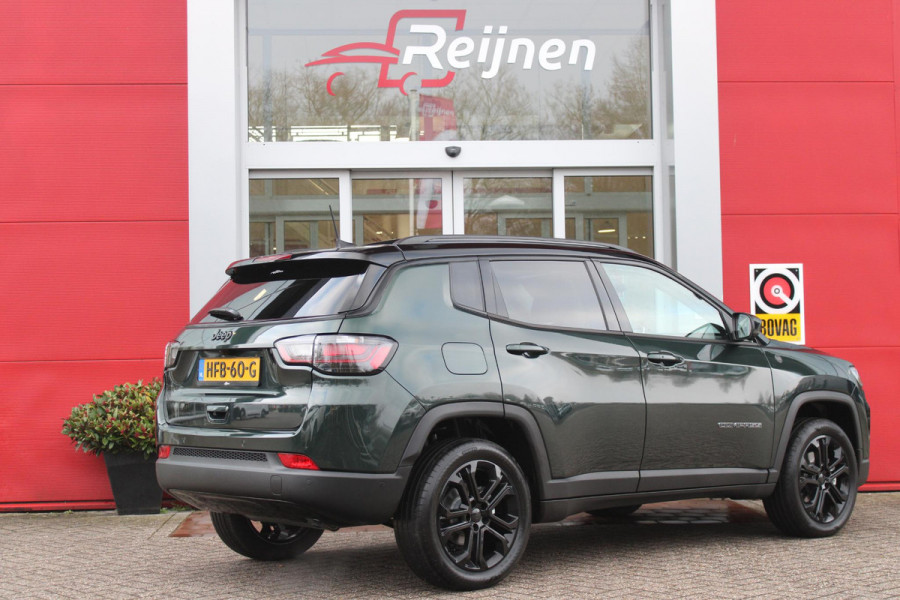 Jeep Compass 1.5T 145PK e-Hybrid NORTH STAR | SCHUIF/KANTEL DAK | UNIEKE KLEUR! "TECHNO GREEN" | WINTERPACK: STOEL/STUUR/PARKEERNSENSOREN/RUITENSPROEIER VERWARMBAAR | SAFETY PACK: 360° CAMERA/DODEHOEK BEWAKING/BUITENSPIEGELS MET INSTAPVERLICHTING | 10,1" TOUCHSCREEN MET NAVIGATIE/ADAPTIVE CRUISE CONTROL INCL LANE CENTERING ASSIST/VERKEERSBORDEN INFORMATIE/DRAADLOZE TELEFOONLADER/HANDSFREE ELEKTRISCH BEDIENBARE ACHTERKLEP | PREMIUM AUDIO SYSTEEM MET 9 SPEAKERS & SUBWOOVER "ALPINE" | KEYLESS ENTRY | DRAADLOZE APPLE CARPLAY/ANDROID AUTO | 18" LICHTMETALEN VELGEN | TWO TONE ZWART DAK |