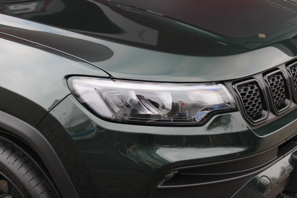 Jeep Compass 1.5T 145PK e-Hybrid NORTH STAR | SCHUIF/KANTEL DAK | UNIEKE KLEUR! "TECHNO GREEN" | WINTERPACK: STOEL/STUUR/PARKEERNSENSOREN/RUITENSPROEIER VERWARMBAAR | SAFETY PACK: 360° CAMERA/DODEHOEK BEWAKING/BUITENSPIEGELS MET INSTAPVERLICHTING | 10,1" TOUCHSCREEN MET NAVIGATIE/ADAPTIVE CRUISE CONTROL INCL LANE CENTERING ASSIST/VERKEERSBORDEN INFORMATIE/DRAADLOZE TELEFOONLADER/HANDSFREE ELEKTRISCH BEDIENBARE ACHTERKLEP | PREMIUM AUDIO SYSTEEM MET 9 SPEAKERS & SUBWOOVER "ALPINE" | KEYLESS ENTRY | DRAADLOZE APPLE CARPLAY/ANDROID AUTO | 18" LICHTMETALEN VELGEN | TWO TONE ZWART DAK |