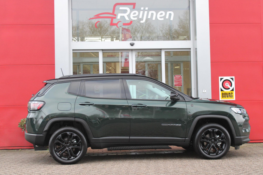 Jeep Compass 1.5T 145PK e-Hybrid NORTH STAR | SCHUIF/KANTEL DAK | UNIEKE KLEUR! "TECHNO GREEN" | WINTERPACK: STOEL/STUUR/PARKEERNSENSOREN/RUITENSPROEIER VERWARMBAAR | SAFETY PACK: 360° CAMERA/DODEHOEK BEWAKING/BUITENSPIEGELS MET INSTAPVERLICHTING | 10,1" TOUCHSCREEN MET NAVIGATIE/ADAPTIVE CRUISE CONTROL INCL LANE CENTERING ASSIST/VERKEERSBORDEN INFORMATIE/DRAADLOZE TELEFOONLADER/HANDSFREE ELEKTRISCH BEDIENBARE ACHTERKLEP | PREMIUM AUDIO SYSTEEM MET 9 SPEAKERS & SUBWOOVER "ALPINE" | KEYLESS ENTRY | DRAADLOZE APPLE CARPLAY/ANDROID AUTO | 18" LICHTMETALEN VELGEN | TWO TONE ZWART DAK |