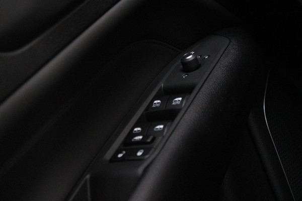 Jeep Compass 1.5T 145PK e-Hybrid NORTH STAR | SCHUIF/KANTEL DAK | UNIEKE KLEUR! "TECHNO GREEN" | WINTERPACK: STOEL/STUUR/PARKEERNSENSOREN/RUITENSPROEIER VERWARMBAAR | SAFETY PACK: 360° CAMERA/DODEHOEK BEWAKING/BUITENSPIEGELS MET INSTAPVERLICHTING | 10,1" TOUCHSCREEN MET NAVIGATIE/ADAPTIVE CRUISE CONTROL INCL LANE CENTERING ASSIST/VERKEERSBORDEN INFORMATIE/DRAADLOZE TELEFOONLADER/HANDSFREE ELEKTRISCH BEDIENBARE ACHTERKLEP | PREMIUM AUDIO SYSTEEM MET 9 SPEAKERS & SUBWOOVER "ALPINE" | KEYLESS ENTRY | DRAADLOZE APPLE CARPLAY/ANDROID AUTO | 18" LICHTMETALEN VELGEN | TWO TONE ZWART DAK |