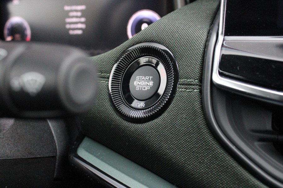 Jeep Compass 1.5T 145PK e-Hybrid NORTH STAR | SCHUIF/KANTEL DAK | UNIEKE KLEUR! "TECHNO GREEN" | WINTERPACK: STOEL/STUUR/PARKEERNSENSOREN/RUITENSPROEIER VERWARMBAAR | SAFETY PACK: 360° CAMERA/DODEHOEK BEWAKING/BUITENSPIEGELS MET INSTAPVERLICHTING | 10,1" TOUCHSCREEN MET NAVIGATIE/ADAPTIVE CRUISE CONTROL INCL LANE CENTERING ASSIST/VERKEERSBORDEN INFORMATIE/DRAADLOZE TELEFOONLADER/HANDSFREE ELEKTRISCH BEDIENBARE ACHTERKLEP | PREMIUM AUDIO SYSTEEM MET 9 SPEAKERS & SUBWOOVER "ALPINE" | KEYLESS ENTRY | DRAADLOZE APPLE CARPLAY/ANDROID AUTO | 18" LICHTMETALEN VELGEN | TWO TONE ZWART DAK |