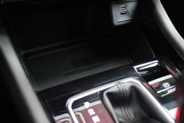 Jeep Compass 1.5T 145PK e-Hybrid NORTH STAR | SCHUIF/KANTEL DAK | UNIEKE KLEUR! "TECHNO GREEN" | WINTERPACK: STOEL/STUUR/PARKEERNSENSOREN/RUITENSPROEIER VERWARMBAAR | SAFETY PACK: 360° CAMERA/DODEHOEK BEWAKING/BUITENSPIEGELS MET INSTAPVERLICHTING | 10,1" TOUCHSCREEN MET NAVIGATIE/ADAPTIVE CRUISE CONTROL INCL LANE CENTERING ASSIST/VERKEERSBORDEN INFORMATIE/DRAADLOZE TELEFOONLADER/HANDSFREE ELEKTRISCH BEDIENBARE ACHTERKLEP | PREMIUM AUDIO SYSTEEM MET 9 SPEAKERS & SUBWOOVER "ALPINE" | KEYLESS ENTRY | DRAADLOZE APPLE CARPLAY/ANDROID AUTO | 18" LICHTMETALEN VELGEN | TWO TONE ZWART DAK |