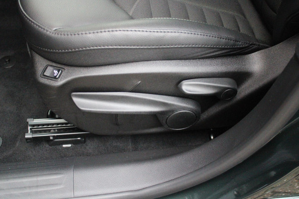 Jeep Compass 1.5T 145PK e-Hybrid NORTH STAR | SCHUIF/KANTEL DAK | UNIEKE KLEUR! "TECHNO GREEN" | WINTERPACK: STOEL/STUUR/PARKEERNSENSOREN/RUITENSPROEIER VERWARMBAAR | SAFETY PACK: 360° CAMERA/DODEHOEK BEWAKING/BUITENSPIEGELS MET INSTAPVERLICHTING | 10,1" TOUCHSCREEN MET NAVIGATIE/ADAPTIVE CRUISE CONTROL INCL LANE CENTERING ASSIST/VERKEERSBORDEN INFORMATIE/DRAADLOZE TELEFOONLADER/HANDSFREE ELEKTRISCH BEDIENBARE ACHTERKLEP | PREMIUM AUDIO SYSTEEM MET 9 SPEAKERS & SUBWOOVER "ALPINE" | KEYLESS ENTRY | DRAADLOZE APPLE CARPLAY/ANDROID AUTO | 18" LICHTMETALEN VELGEN | TWO TONE ZWART DAK |