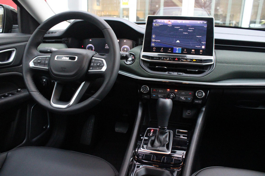 Jeep Compass 1.5T 145PK e-Hybrid NORTH STAR | SCHUIF/KANTEL DAK | UNIEKE KLEUR! "TECHNO GREEN" | WINTERPACK: STOEL/STUUR/PARKEERNSENSOREN/RUITENSPROEIER VERWARMBAAR | SAFETY PACK: 360° CAMERA/DODEHOEK BEWAKING/BUITENSPIEGELS MET INSTAPVERLICHTING | 10,1" TOUCHSCREEN MET NAVIGATIE/ADAPTIVE CRUISE CONTROL INCL LANE CENTERING ASSIST/VERKEERSBORDEN INFORMATIE/DRAADLOZE TELEFOONLADER/HANDSFREE ELEKTRISCH BEDIENBARE ACHTERKLEP | PREMIUM AUDIO SYSTEEM MET 9 SPEAKERS & SUBWOOVER "ALPINE" | KEYLESS ENTRY | DRAADLOZE APPLE CARPLAY/ANDROID AUTO | 18" LICHTMETALEN VELGEN | TWO TONE ZWART DAK |