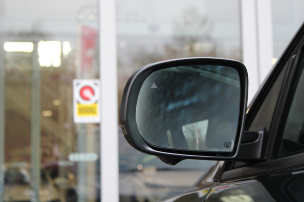 Jeep Compass 1.5T 145PK e-Hybrid NORTH STAR | SCHUIF/KANTEL DAK | UNIEKE KLEUR! "TECHNO GREEN" | WINTERPACK: STOEL/STUUR/PARKEERNSENSOREN/RUITENSPROEIER VERWARMBAAR | SAFETY PACK: 360° CAMERA/DODEHOEK BEWAKING/BUITENSPIEGELS MET INSTAPVERLICHTING | 10,1" TOUCHSCREEN MET NAVIGATIE/ADAPTIVE CRUISE CONTROL INCL LANE CENTERING ASSIST/VERKEERSBORDEN INFORMATIE/DRAADLOZE TELEFOONLADER/HANDSFREE ELEKTRISCH BEDIENBARE ACHTERKLEP | PREMIUM AUDIO SYSTEEM MET 9 SPEAKERS & SUBWOOVER "ALPINE" | KEYLESS ENTRY | DRAADLOZE APPLE CARPLAY/ANDROID AUTO | 18" LICHTMETALEN VELGEN | TWO TONE ZWART DAK |