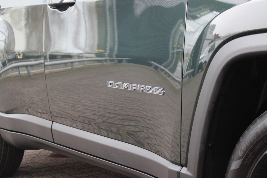 Jeep Compass 1.5T 145PK e-Hybrid NORTH STAR | SCHUIF/KANTEL DAK | UNIEKE KLEUR! "TECHNO GREEN" | WINTERPACK: STOEL/STUUR/PARKEERNSENSOREN/RUITENSPROEIER VERWARMBAAR | SAFETY PACK: 360° CAMERA/DODEHOEK BEWAKING/BUITENSPIEGELS MET INSTAPVERLICHTING | 10,1" TOUCHSCREEN MET NAVIGATIE/ADAPTIVE CRUISE CONTROL INCL LANE CENTERING ASSIST/VERKEERSBORDEN INFORMATIE/DRAADLOZE TELEFOONLADER/HANDSFREE ELEKTRISCH BEDIENBARE ACHTERKLEP | PREMIUM AUDIO SYSTEEM MET 9 SPEAKERS & SUBWOOVER "ALPINE" | KEYLESS ENTRY | DRAADLOZE APPLE CARPLAY/ANDROID AUTO | 18" LICHTMETALEN VELGEN | TWO TONE ZWART DAK |