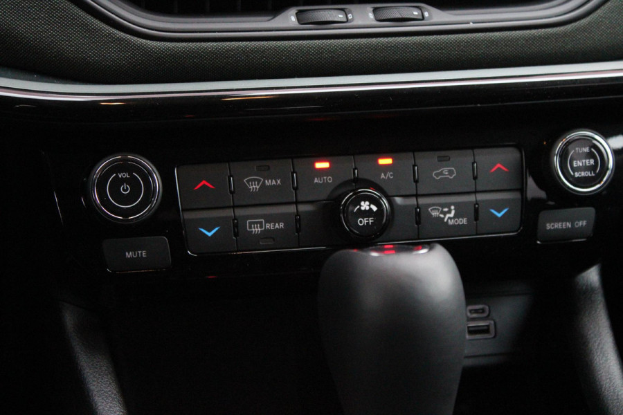 Jeep Compass 1.5T 145PK e-Hybrid NORTH STAR | SCHUIF/KANTEL DAK | UNIEKE KLEUR! "TECHNO GREEN" | WINTERPACK: STOEL/STUUR/PARKEERNSENSOREN/RUITENSPROEIER VERWARMBAAR | SAFETY PACK: 360° CAMERA/DODEHOEK BEWAKING/BUITENSPIEGELS MET INSTAPVERLICHTING | 10,1" TOUCHSCREEN MET NAVIGATIE/ADAPTIVE CRUISE CONTROL INCL LANE CENTERING ASSIST/VERKEERSBORDEN INFORMATIE/DRAADLOZE TELEFOONLADER/HANDSFREE ELEKTRISCH BEDIENBARE ACHTERKLEP | PREMIUM AUDIO SYSTEEM MET 9 SPEAKERS & SUBWOOVER "ALPINE" | KEYLESS ENTRY | DRAADLOZE APPLE CARPLAY/ANDROID AUTO | 18" LICHTMETALEN VELGEN | TWO TONE ZWART DAK |