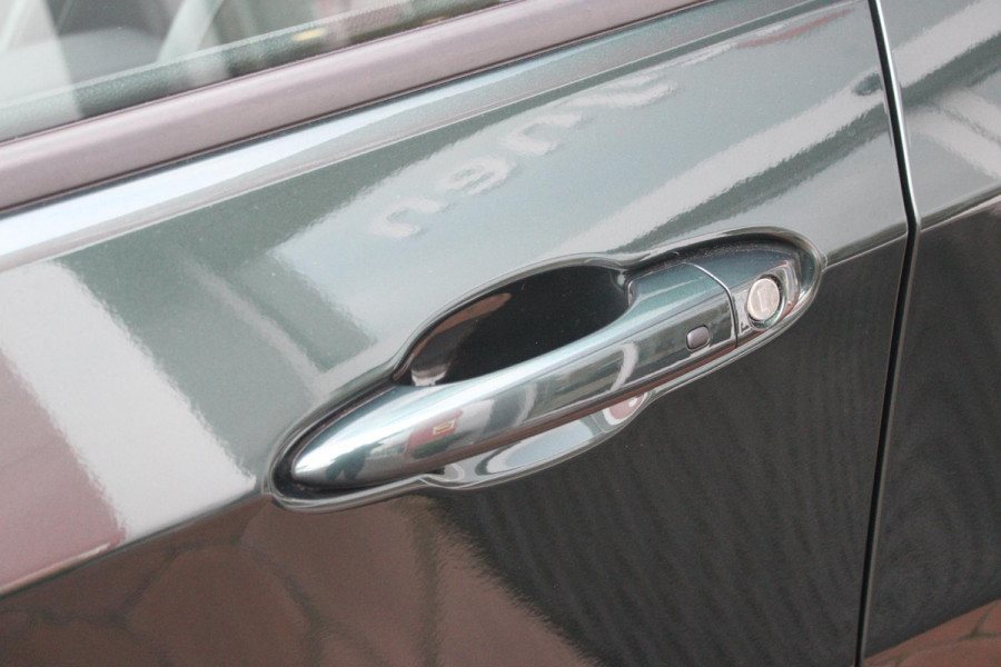 Jeep Compass 1.5T 145PK e-Hybrid NORTH STAR | SCHUIF/KANTEL DAK | UNIEKE KLEUR! "TECHNO GREEN" | WINTERPACK: STOEL/STUUR/PARKEERNSENSOREN/RUITENSPROEIER VERWARMBAAR | SAFETY PACK: 360° CAMERA/DODEHOEK BEWAKING/BUITENSPIEGELS MET INSTAPVERLICHTING | 10,1" TOUCHSCREEN MET NAVIGATIE/ADAPTIVE CRUISE CONTROL INCL LANE CENTERING ASSIST/VERKEERSBORDEN INFORMATIE/DRAADLOZE TELEFOONLADER/HANDSFREE ELEKTRISCH BEDIENBARE ACHTERKLEP | PREMIUM AUDIO SYSTEEM MET 9 SPEAKERS & SUBWOOVER "ALPINE" | KEYLESS ENTRY | DRAADLOZE APPLE CARPLAY/ANDROID AUTO | 18" LICHTMETALEN VELGEN | TWO TONE ZWART DAK |