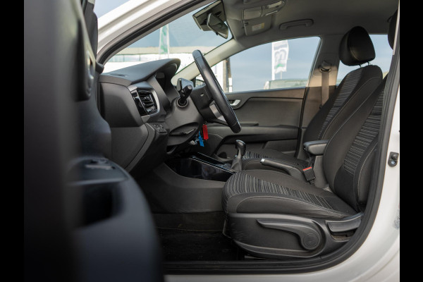 Kia Stonic 1.0 T-GDi MHEV DynamicLine Airco | Achteruitrijcamera | Navigatie via Apple/android auto |