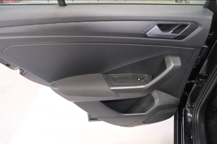 Volkswagen T-Roc 1.0 TSI Sport - N.A.P. Airco, Cruise, Navi, PDC.