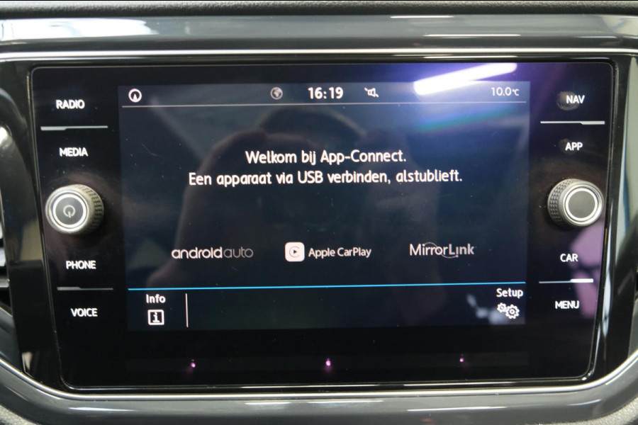 Volkswagen T-Roc 1.0 TSI Sport - N.A.P. Airco, Cruise, Navi, PDC.