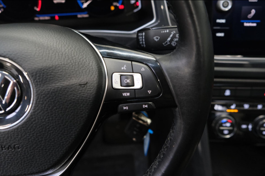 Volkswagen T-Roc 1.0 TSI Sport - N.A.P. Airco, Cruise, Navi, PDC.