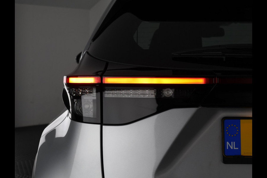 Toyota Yaris Cross 1.5 HYBRID 130 EXECUTIVE GARANTIE 9-2035 LEDER.STUUR/STOELVERW.DODE HOEK SENSOR. PDC V+A.ELEKTR.KOFFERBAK