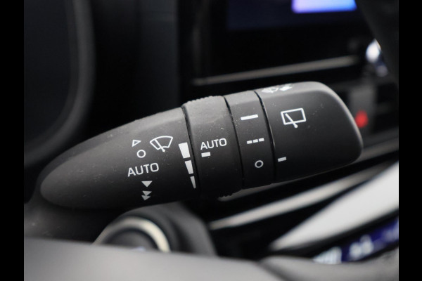 Toyota Yaris Cross 1.5 HYBRID 130 EXECUTIVE GARANTIE 9-2035 LEDER.STUUR/STOELVERW.DODE HOEK SENSOR. PDC V+A.ELEKTR.KOFFERBAK