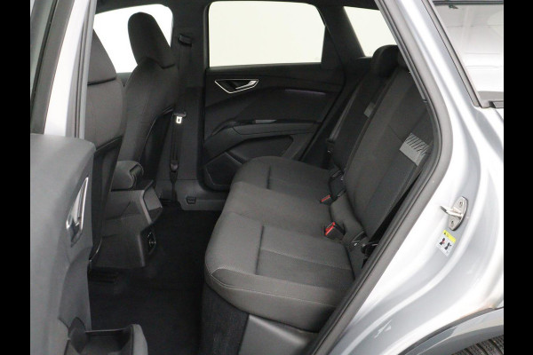 Audi Q4 e-tron 40 Launch edition Advanced 77 kWh | Stoelverwarming | Trekhaak | Adaptive cruise | Camera | Matrix LED | Navigatie | Carplay | Audi Sound | Parkeerhulp
