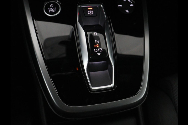 Audi Q4 e-tron 40 Launch edition Advanced 77 kWh | Stoelverwarming | Trekhaak | Adaptive cruise | Camera | Matrix LED | Navigatie | Carplay | Audi Sound | Parkeerhulp