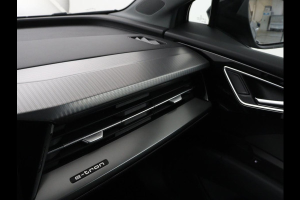 Audi Q4 e-tron 40 Launch edition Advanced 77 kWh | Stoelverwarming | Trekhaak | Adaptive cruise | Camera | Matrix LED | Navigatie | Carplay | Audi Sound | Parkeerhulp