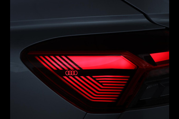 Audi Q4 e-tron 40 Launch edition Advanced 77 kWh | Stoelverwarming | Trekhaak | Adaptive cruise | Camera | Matrix LED | Navigatie | Carplay | Audi Sound | Parkeerhulp