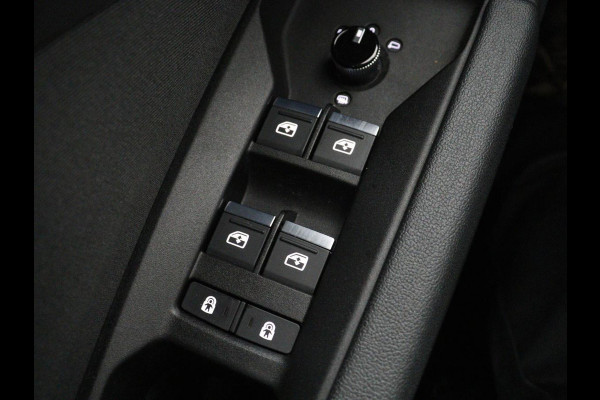 Audi Q4 e-tron 40 Launch edition Advanced 77 kWh | Stoelverwarming | Trekhaak | Adaptive cruise | Camera | Matrix LED | Navigatie | Carplay | Audi Sound | Parkeerhulp