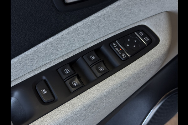 Renault Captur 0.9 TCe Intens | Navi | Clima | Led | 17" | PDC | Bluetooth | Cruise control | 100% onderhouden! Top Staat!