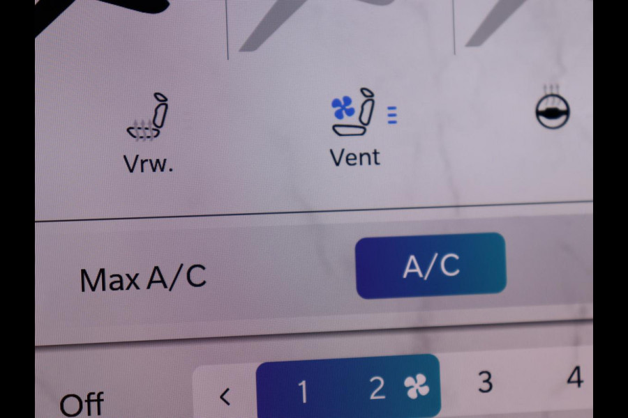 Jeep Compass 4xe 240 Plug-in Hybrid Electric S | Stoel & stuurverwarming | Trekhaak | Adaptive cruise | 360 Camera | Leder | Full LED | Carplay | 19'' | Keyless | Navigatie | PHEV