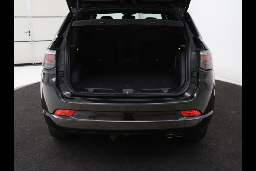 Jeep Compass 4xe 240 Plug-in Hybrid Electric S | Stoel & stuurverwarming | Trekhaak | Adaptive cruise | 360 Camera | Leder | Full LED | Carplay | 19'' | Keyless | Navigatie | PHEV