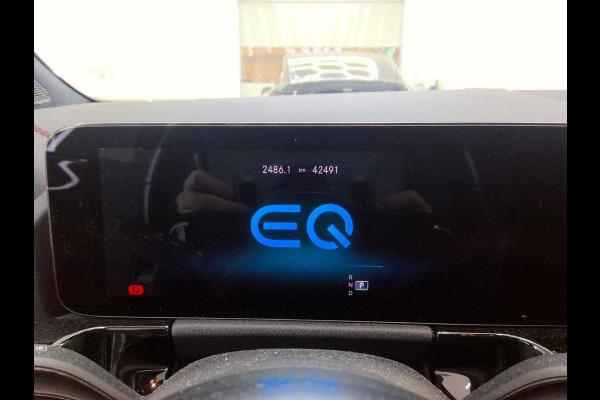 Mercedes-Benz EQA 250 Business Solution AMG 67 kWh Full Options | 42500 km!