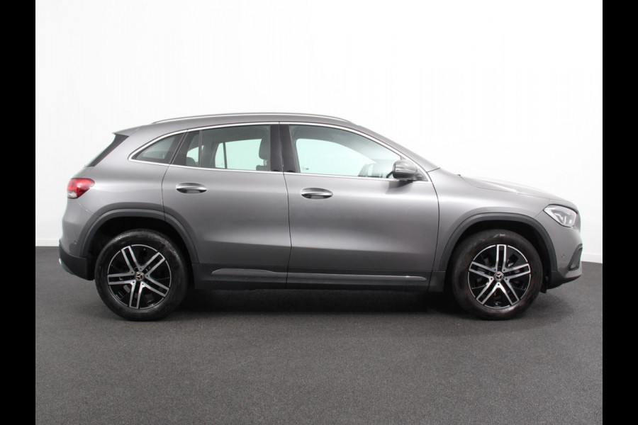 Mercedes-Benz GLA 200 Progressive | Climate control | Parkeersensoren | Apple carplay/ Andriod auto | Verwarmde voorstoelen | LED | Achteruitrijcamera | Adeptive cruise control