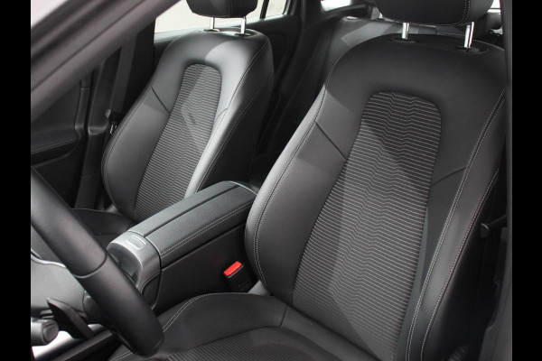 Mercedes-Benz GLA 200 Progressive | Climate control | Parkeersensoren | Apple carplay/ Andriod auto | Verwarmde voorstoelen | LED | Achteruitrijcamera | Adeptive cruise control