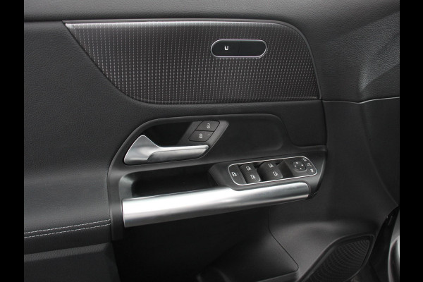 Mercedes-Benz GLA 200 Progressive | Climate control | Parkeersensoren | Apple carplay/ Andriod auto | Verwarmde voorstoelen | LED | Achteruitrijcamera | Adeptive cruise control