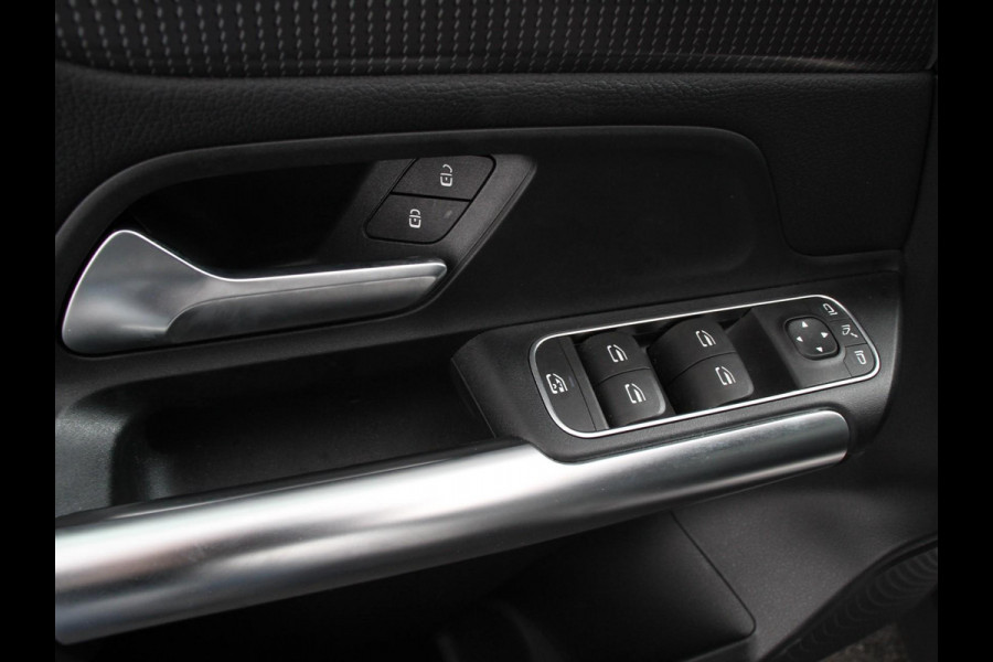 Mercedes-Benz GLA 200 Progressive | Climate control | Parkeersensoren | Apple carplay/ Andriod auto | Verwarmde voorstoelen | LED | Achteruitrijcamera | Adeptive cruise control