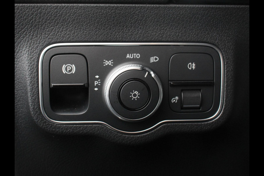 Mercedes-Benz GLA 200 Progressive | Climate control | Parkeersensoren | Apple carplay/ Andriod auto | Verwarmde voorstoelen | LED | Achteruitrijcamera | Adeptive cruise control