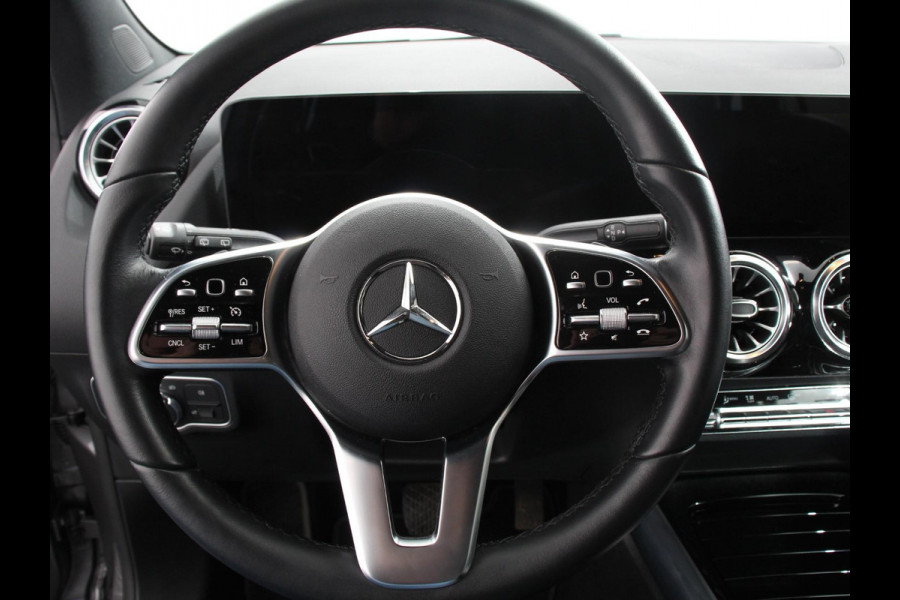 Mercedes-Benz GLA 200 Progressive | Climate control | Parkeersensoren | Apple carplay/ Andriod auto | Verwarmde voorstoelen | LED | Achteruitrijcamera | Adeptive cruise control