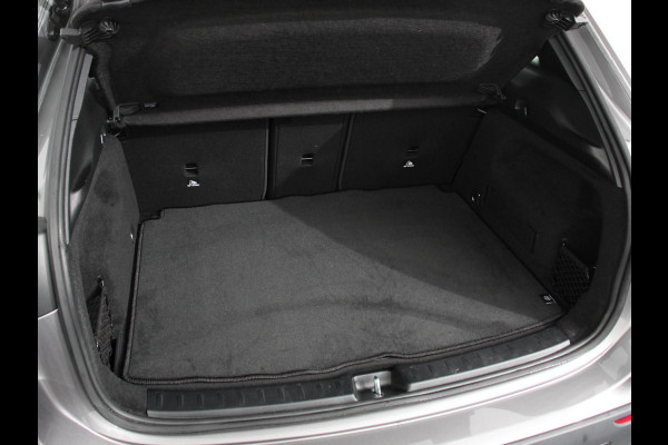 Mercedes-Benz GLA 200 Progressive | Climate control | Parkeersensoren | Apple carplay/ Andriod auto | Verwarmde voorstoelen | LED | Achteruitrijcamera | Adeptive cruise control