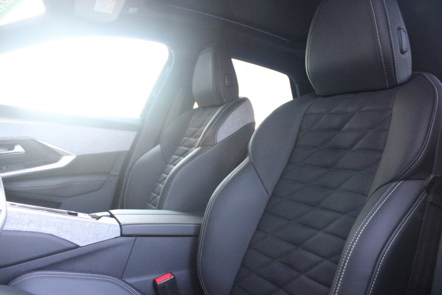 Peugeot 3008 1.6 plug-in Hybrid 195 GT **NIEUW** | NAPPA LEDEREN BEKLEDING DONKERGRIJS | PANORAMISCH SCHUIF/KANTEL DAK | FOCAL AUDIO SYSTEM | TREKHAAK MET AFNEEMBARE KOGEL | ELEKTRISCH BEDIENBARE VOORSTOELEN MET GEHEUGEN/MASSAGE FUNCTIE | STOEL VENTILATIE | STOEL/STUUR VERWARMING | NAVIGATIE | DRAADLOZE APPLE CARPLAY/ANDROID AUTO | FULL LED MATRIX KOPLAMPEN | 20" LICHTMETALEN VELGEN | ELEKTRISCH BEDIENBARE ACHTERKLEP | SFEER VERLICHTING | 360° CAMERA | DODEHOEK DETECTIE | KEYLESS ENTRY/START | 7,4KW ONBOARD CHARGER |