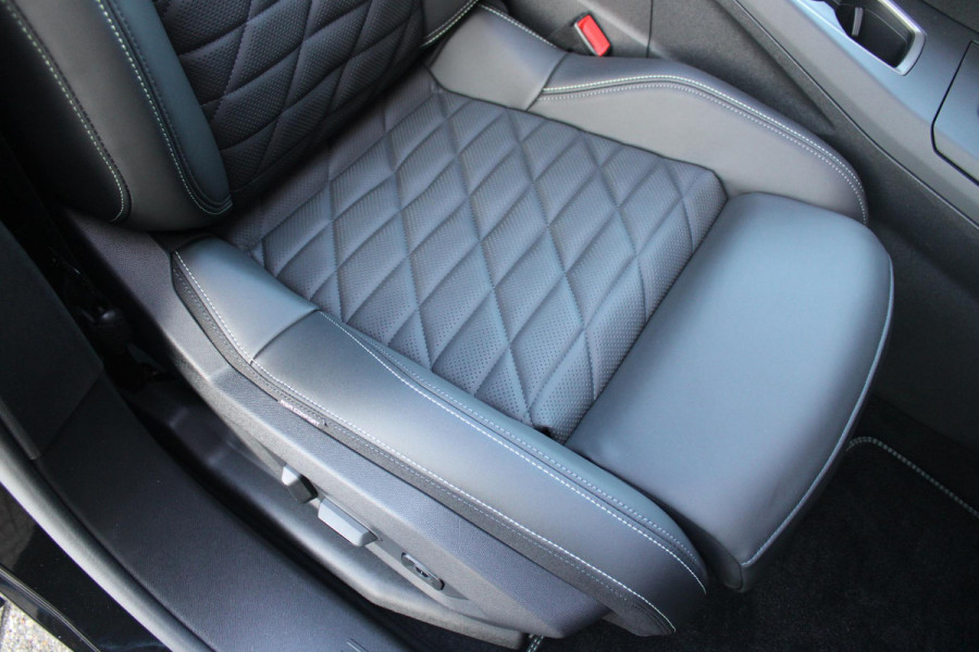 Peugeot 3008 1.6 plug-in Hybrid 195 GT **NIEUW** | NAPPA LEDEREN BEKLEDING DONKERGRIJS | PANORAMISCH SCHUIF/KANTEL DAK | FOCAL AUDIO SYSTEM | TREKHAAK MET AFNEEMBARE KOGEL | ELEKTRISCH BEDIENBARE VOORSTOELEN MET GEHEUGEN/MASSAGE FUNCTIE | STOEL VENTILATIE | STOEL/STUUR VERWARMING | NAVIGATIE | DRAADLOZE APPLE CARPLAY/ANDROID AUTO | FULL LED MATRIX KOPLAMPEN | 20" LICHTMETALEN VELGEN | ELEKTRISCH BEDIENBARE ACHTERKLEP | SFEER VERLICHTING | 360° CAMERA | DODEHOEK DETECTIE | KEYLESS ENTRY/START | 7,4KW ONBOARD CHARGER |