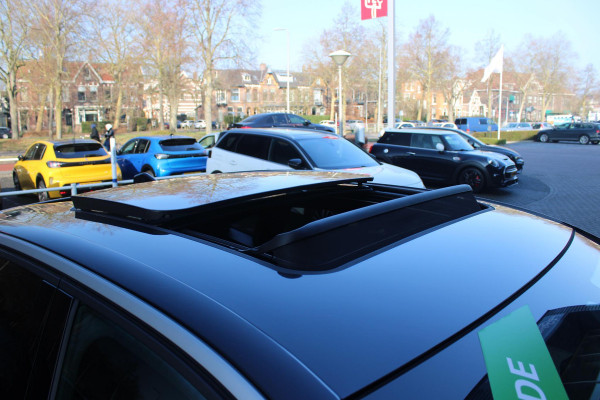 Peugeot 3008 1.6 plug-in Hybrid 195 GT **NIEUW** | NAPPA LEDEREN BEKLEDING DONKERGRIJS | PANORAMISCH SCHUIF/KANTEL DAK | FOCAL AUDIO SYSTEM | TREKHAAK MET AFNEEMBARE KOGEL | ELEKTRISCH BEDIENBARE VOORSTOELEN MET GEHEUGEN/MASSAGE FUNCTIE | STOEL VENTILATIE | STOEL/STUUR VERWARMING | NAVIGATIE | DRAADLOZE APPLE CARPLAY/ANDROID AUTO | FULL LED MATRIX KOPLAMPEN | 20" LICHTMETALEN VELGEN | ELEKTRISCH BEDIENBARE ACHTERKLEP | SFEER VERLICHTING | 360° CAMERA | DODEHOEK DETECTIE | KEYLESS ENTRY/START | 7,4KW ONBOARD CHARGER |