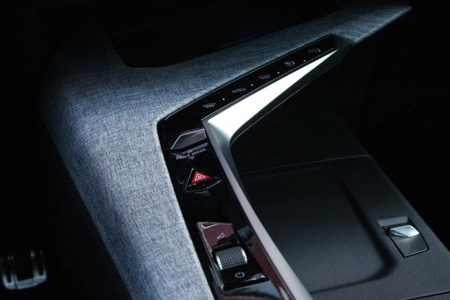 Peugeot 3008 1.6 plug-in Hybrid 195 GT **NIEUW** | NAPPA LEDEREN BEKLEDING DONKERGRIJS | PANORAMISCH SCHUIF/KANTEL DAK | FOCAL AUDIO SYSTEM | TREKHAAK MET AFNEEMBARE KOGEL | ELEKTRISCH BEDIENBARE VOORSTOELEN MET GEHEUGEN/MASSAGE FUNCTIE | STOEL VENTILATIE | STOEL/STUUR VERWARMING | NAVIGATIE | DRAADLOZE APPLE CARPLAY/ANDROID AUTO | FULL LED MATRIX KOPLAMPEN | 20" LICHTMETALEN VELGEN | ELEKTRISCH BEDIENBARE ACHTERKLEP | SFEER VERLICHTING | 360° CAMERA | DODEHOEK DETECTIE | KEYLESS ENTRY/START | 7,4KW ONBOARD CHARGER |