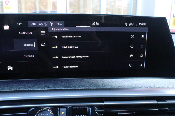 Peugeot 3008 1.6 plug-in Hybrid 195 GT **NIEUW** | NAPPA LEDEREN BEKLEDING DONKERGRIJS | PANORAMISCH SCHUIF/KANTEL DAK | FOCAL AUDIO SYSTEM | TREKHAAK MET AFNEEMBARE KOGEL | ELEKTRISCH BEDIENBARE VOORSTOELEN MET GEHEUGEN/MASSAGE FUNCTIE | STOEL VENTILATIE | STOEL/STUUR VERWARMING | NAVIGATIE | DRAADLOZE APPLE CARPLAY/ANDROID AUTO | FULL LED MATRIX KOPLAMPEN | 20" LICHTMETALEN VELGEN | ELEKTRISCH BEDIENBARE ACHTERKLEP | SFEER VERLICHTING | 360° CAMERA | DODEHOEK DETECTIE | KEYLESS ENTRY/START | 7,4KW ONBOARD CHARGER |