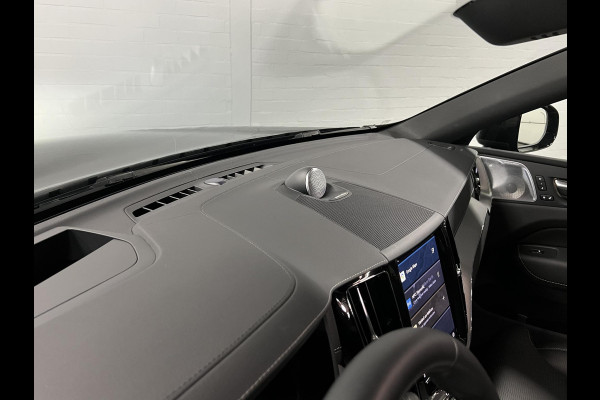 Volvo XC60 2.0 T6 Plug-in hybrid AWD Ultra Black Edition Trekhaak | Bowers & Wilkins | Massage | Stoel ventilatie | Open dak | Stuur-/stoelverwarming | Head-up