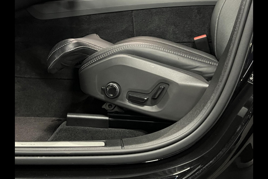 Volvo XC60 2.0 T6 Plug-in hybrid AWD Ultra Black Edition Trekhaak | Bowers & Wilkins | Massage | Stoel ventilatie | Open dak | Stuur-/stoelverwarming | Head-up