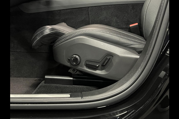 Volvo XC60 2.0 T6 Plug-in hybrid AWD Ultra Black Edition Trekhaak | Bowers & Wilkins | Massage | Stoel ventilatie | Open dak | Stuur-/stoelverwarming | Head-up