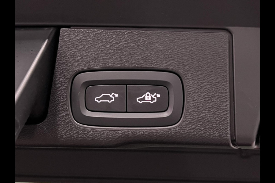 Volvo XC60 2.0 T6 Plug-in hybrid AWD Ultra Black Edition Trekhaak | Bowers & Wilkins | Massage | Stoel ventilatie | Open dak | Stuur-/stoelverwarming | Head-up
