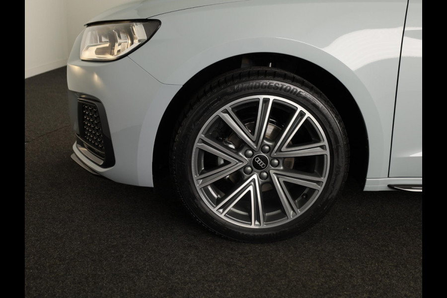 Audi A1 Sportback Advanced edition 25 TFSI 95 PK | Buitenspiegels elektrisch inklapbaar | Apple carplay | Dak in contrastkleur | 17'' lm velgen |