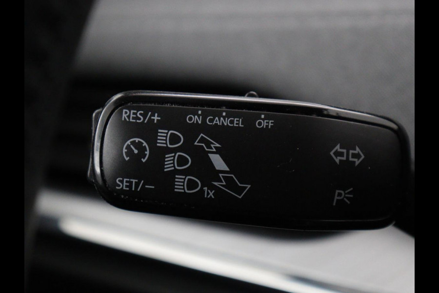 Škoda ENYAQ iV 60 | Stoelverwarming | Matrix LED | Camera | Keyless | Stuurverwarming | Carplay | 20'' | Half leder | Navigatie | Chroom Pack | Digital Cockpit | Cruise control | Climate control